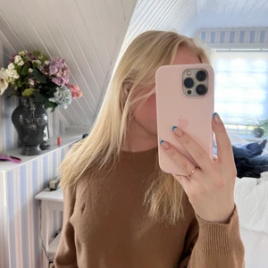 Polotröja strl L - Hittar inget bra tillfälle att använda tröjan. Den är lite oversaid men skulle säga att den passar med M/S än L