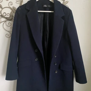 Kappa  - En kappa ifrån #zara i storlek s. Tvättas innan den postas.