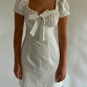 Studentklänning - Säljer min superfina klänning från Obsession Stockholm som är perfekt till studenten. Nypris 949 kr och den är för övrigt slutsåld på hemsidan. Nästintill nyskick då den bara är använd en gång. Strl S, säljer för 600 kr + frakt 🤍