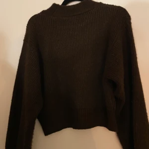 Stickad tröja från gina - Jättesnygg och skön stickad tröja från Gina i brunt😍
