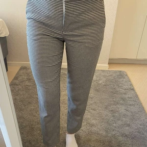 Kostymbyxor mönstrade - Hundtandmönstrade kostymbyxor från hm. 