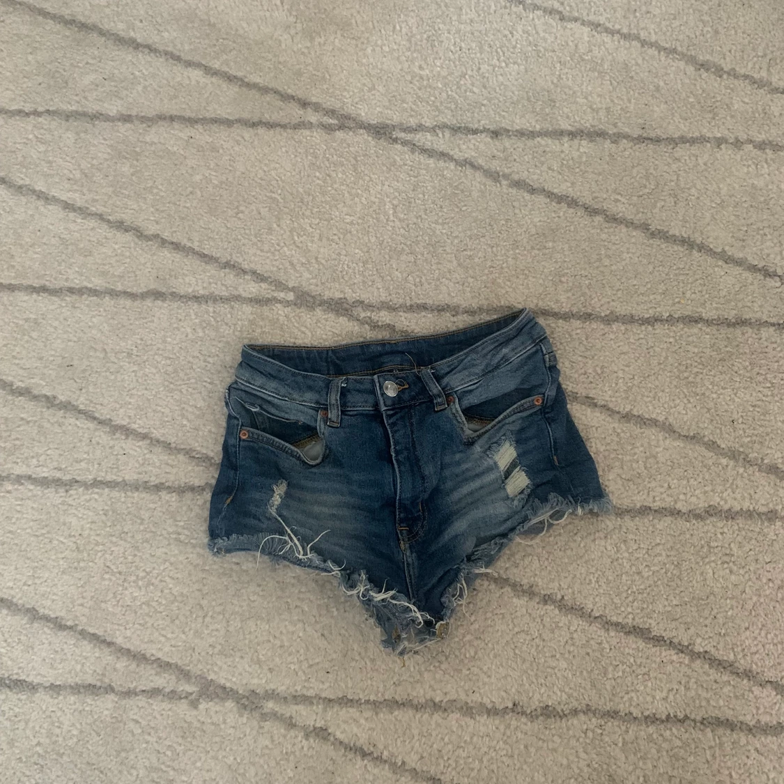 Mörkblåa jeansshorts