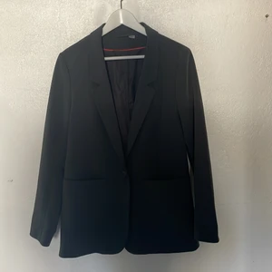 Kavaj - Grå kavaj i fint skick, stl onezise men passar mig som är s/m