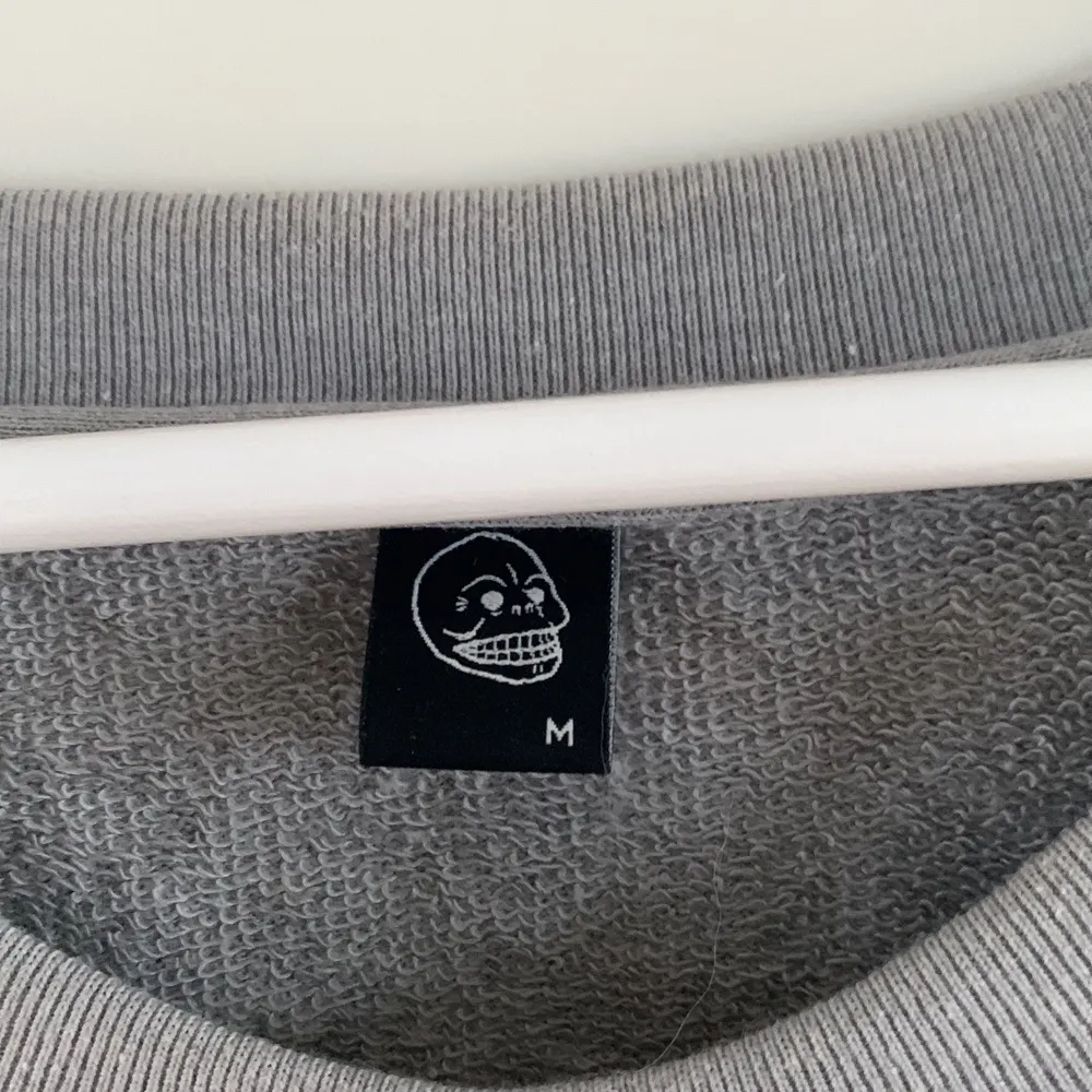 Fin grå sweatshirt från Cheap Monday! Knappt använd så i superfint skick! Trycket är broderat och inte vanligt ”tryck”. . Hoodies.