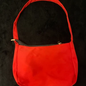 Väskor - Jättefina och snygga väskor som är aldrig använt. Perfekt skick. 30kr var