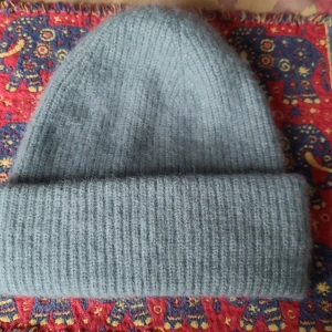 Arket Duoble fold alpacka beanie  - Arket beanie  Dusty green  Använd 1 gång  Ull 32 Alpacka 31 Polyester 34