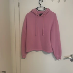 Snygg hoddie - M storlek funkar för både man och kvinna och icke-binära jätte fin färg på den 