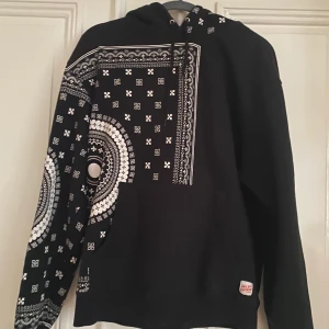 Vintage hoodie - Köpte i Sthlm i någon random Street butik för tre år sedan, andvänd bara kvällen jag köpte den