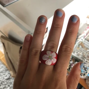 Ring  - Jättefin! I träliknande material 😇frakten kostar mindre!