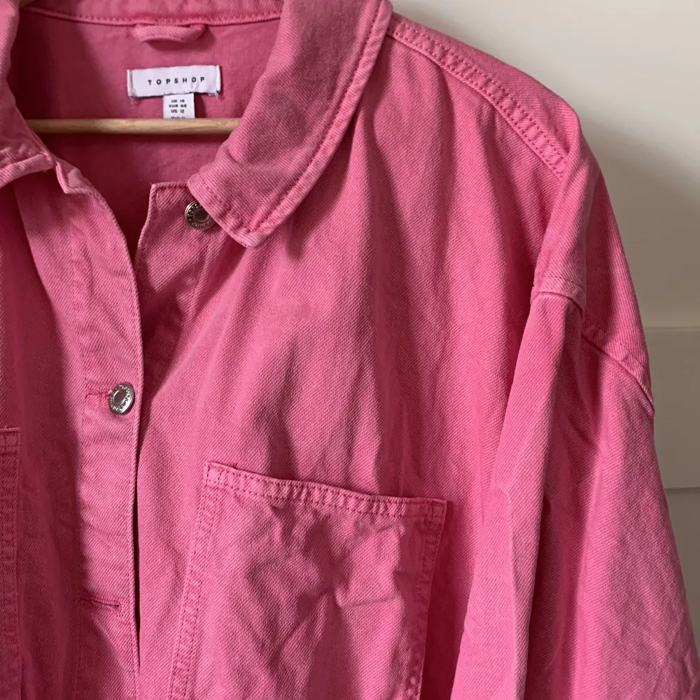 Pink jeans jacka Never wear - as new New price : 599sek . Jackor.