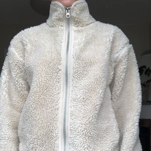 Teddy jacka - Jacka från weekday. Bra skick, nästan som ny. 