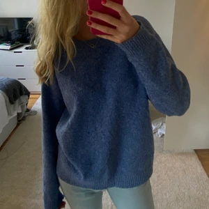 Tröja - Mysig stickad blå tröja från vero Moda i strl XL. Perfekt till hösten. 