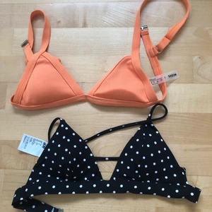 Bikinitoppar - Orange bikinitopp från shein. Prickig från hm. Båda köpta sommaren 2021 men har tyvärr blivit för små nu. Båda är i st 36/S men skulle säga att de passar bättre som Xs! Säljer båda tillsammans. Jag står för frakt! 💌