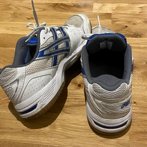 Asics Gel Skor - Strorlek  US 8.5  EU 41.5 Säljer mina Asics Skor som har använt för några månader. Köpte dem unifar ett år sen och håller sig bra 👍 