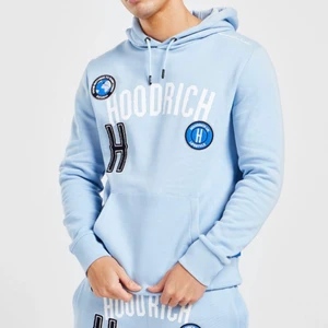 Blå hoodrich - säljer denna svin feta tröja!!💗 pågrund av att den inte riktigt är min stil längre, den är i bra skick, inte alls använd mycket! den är helt slutsåld! TRYCK INTE PÅ KÖP DIREKT!