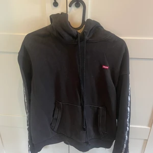 Levis hoodie - En levis hoodie i strl XS. Köparen står för frakten