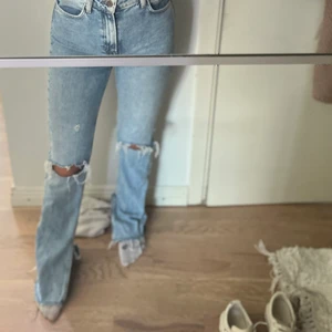Zara jeans split - Super snygga jeans med slitningar 