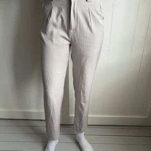 Kostymbyxor - Kostymbyxor från Na-kd, i strl 36. Knappt använda. 