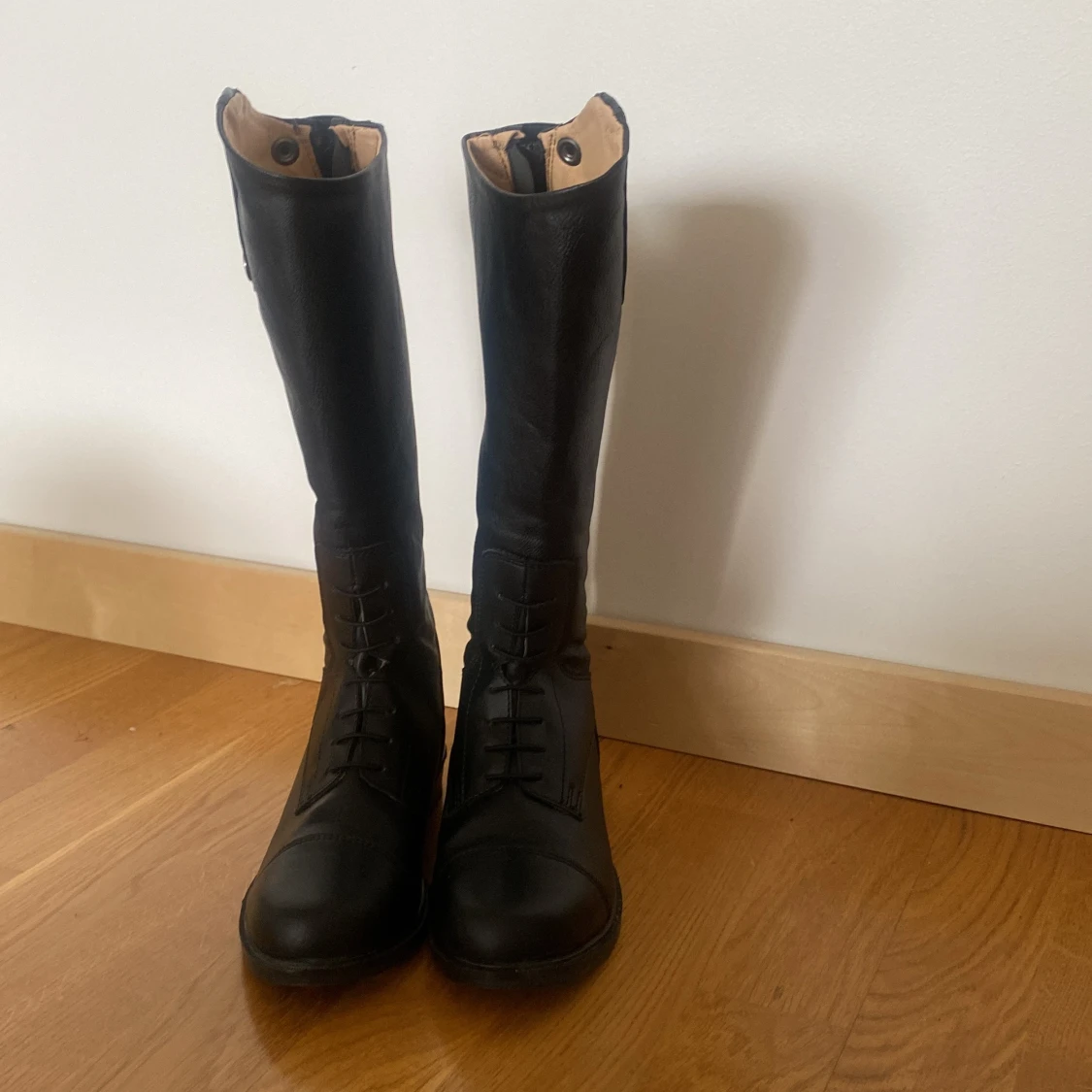 Svart skin Ridskor använd 1 gång,  - 90
