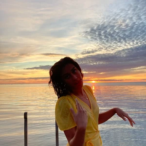 Gul klänning - Superfin gul klänning från nakd som tyvärr ändring kommer till användning💛💛 skriv för fler bilder 