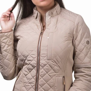 Hollies jacka Beige  - Beige Hollies Jacka för höst och vår. Använd fåtal gånger. Nypris 1600kr 