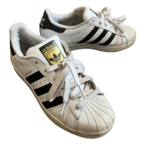 Adidas superstar sz 37 - Good condition. You can easily remove the stains in the washing machine