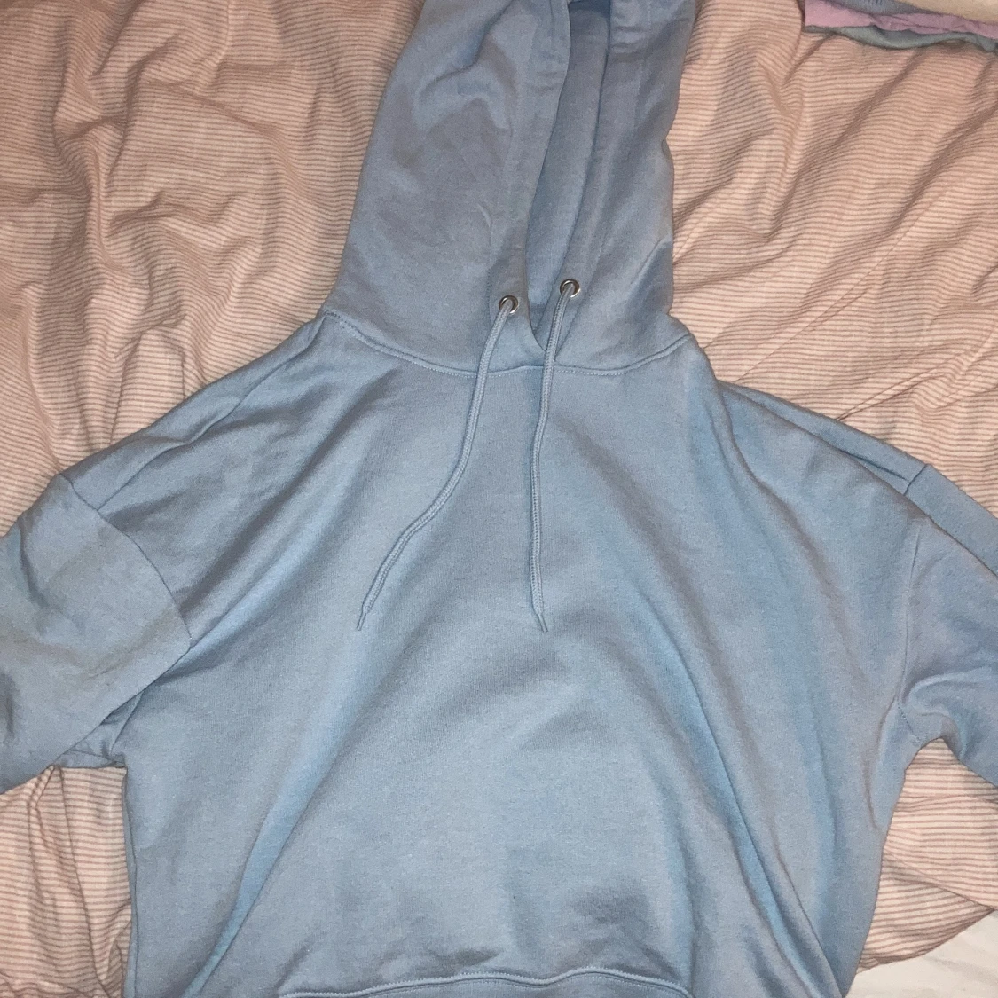 Ljusblå hoodie från Etab!