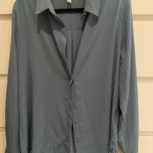 Skjorta - Blå skjorta, storlek 40.