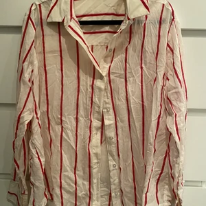 Skjorta  - Randig skjorta, storlek XS lite oversized