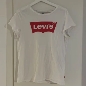 Levis t-shirt - En Levis t-short i L (liten i storlek)
