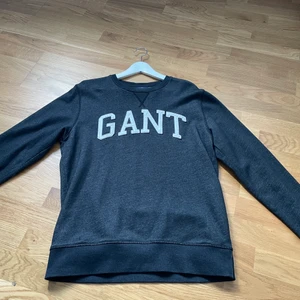 Gant tröja - Säljer min Gant crewneck. Mycket bra skick. Kvitto finns också.