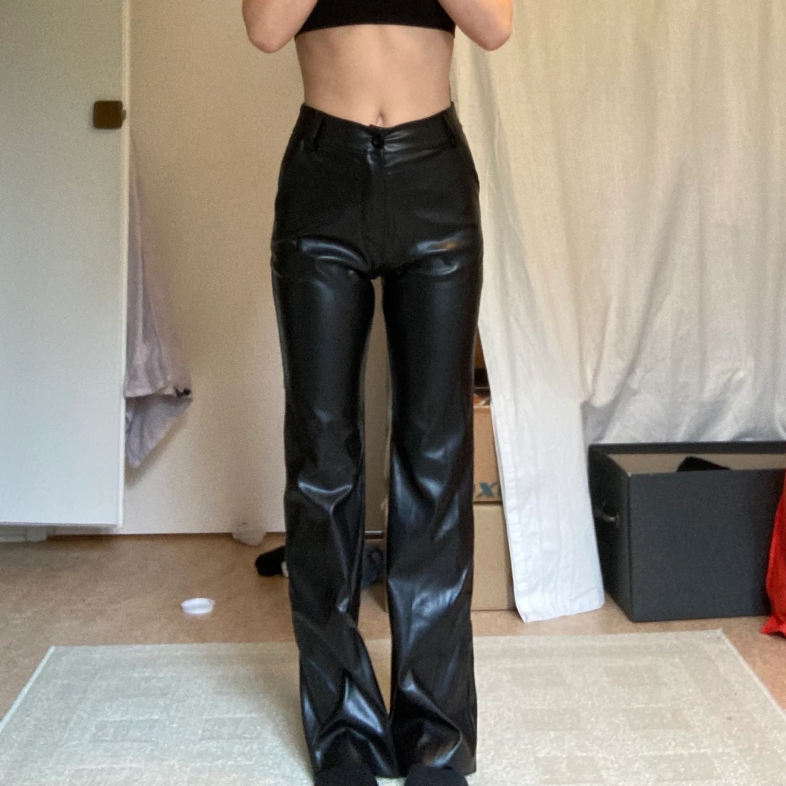 Svarta faux leather-byxor!  - 90