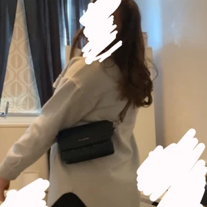 Grå jacka - Grå fin jacka till höst och vår den är en storlek L men funkar som M/L. Pris kan diskuteras