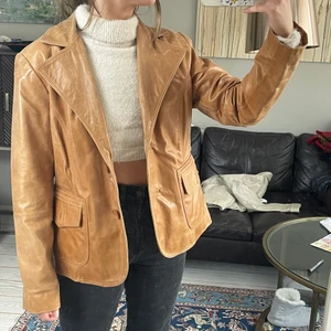 Läderjacka  - Läderjacka från Kappahl i storlek L