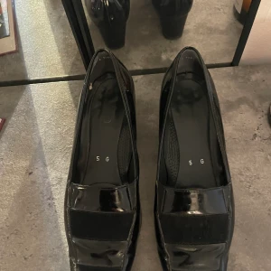 Luftpolster skor - Supersnygga skor från luftposter i storlek 38.