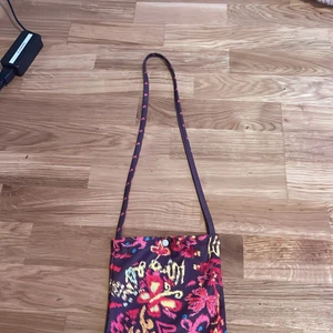 Mirabel väska  - Det är en mirabel väska som man kan ha på halloween 