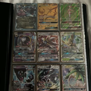 Massa pokemon kort - Säljer mina pokemon kort då ja inte har intresse för dem längre, Vill du köpa enstaka kort är de bara att skriva. Tar runt 50kr för kort men det beror på vilket kort 