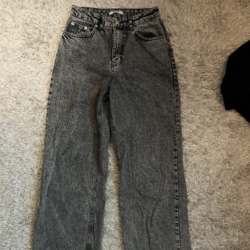 vida jeans, knappt använda  130kr + frakt, pris kan diskuteras. Skriv för fler bilder.. Jeans & Byxor.