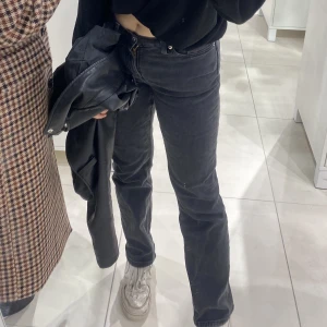 Lågmidjade Jeans  - Lågmidjade jeans från Weekday
