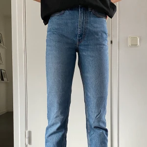 Jeans - Ett par jeans i snygg modell och snygg färg. Bra skick men för små för mig