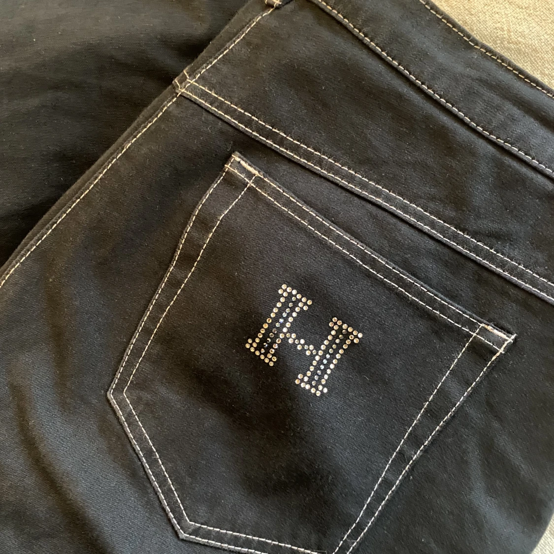 Jeans med rinestones 