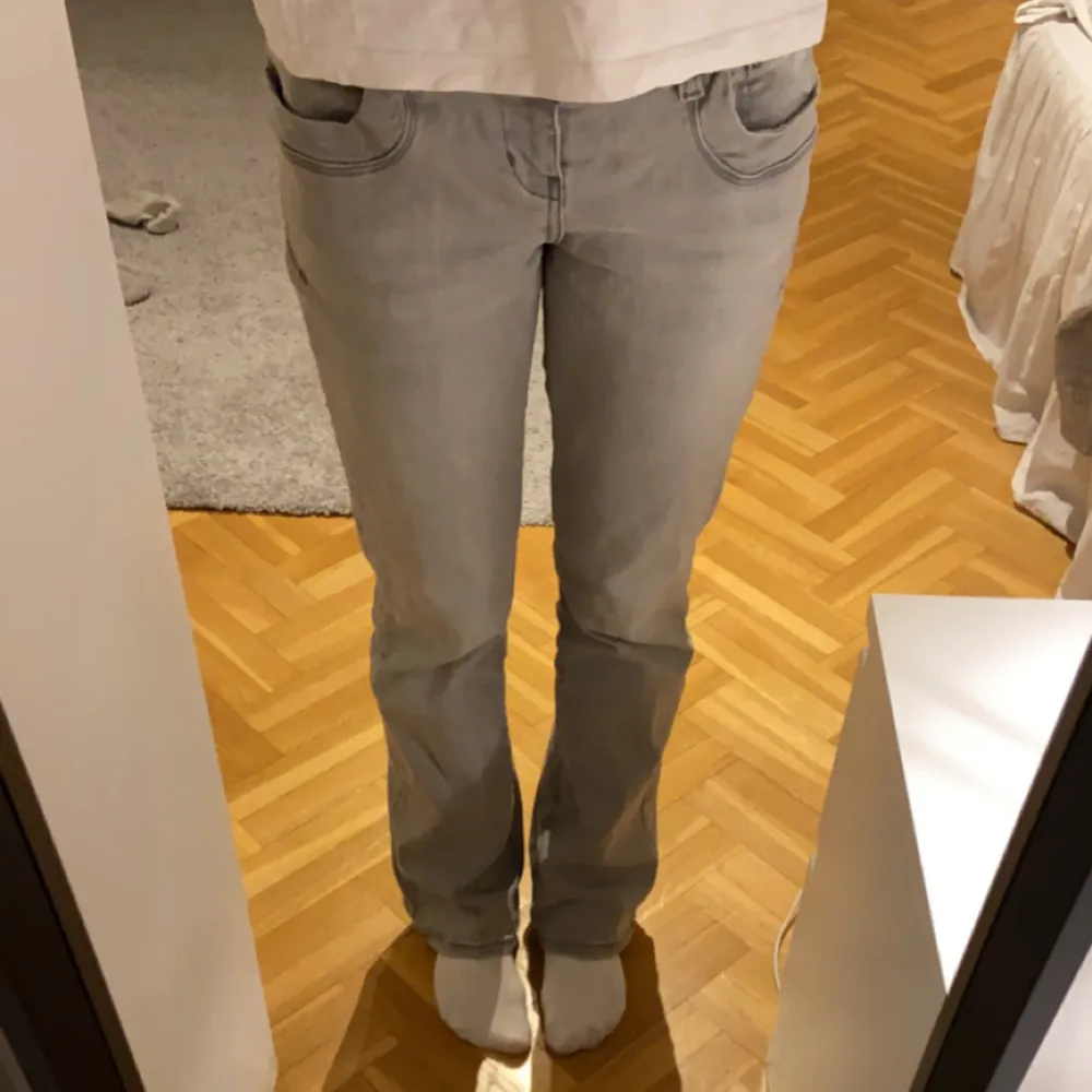 Assnygga jeans från ltb, säljer då de är för stora för mig. Skriv för frågor eller fler bilder🙌🏼inga defekter därav priset. Jeans & Byxor.