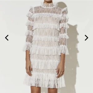 By malina - Så fin By Malina klänning, köpt på nk för 2500kr. Uppsydd lite för finare passform, skrib för egna bilder! Storlek xs men passar s också