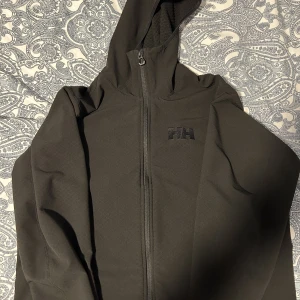 HH Jacka  - Nypris 1599kr 