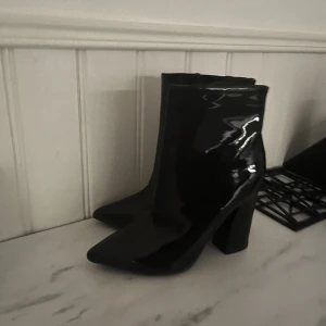 ALDO BOOTS  - Svarta boots från ALDO strl 37 Aldrig använda!  Köparen står för frakten!