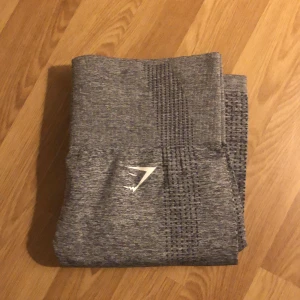 Gymshark vital seamless leggings  - Oanvända gråa träningsbyxor från gymshark. Fick dom i julklapp men dom var för små för mig. 