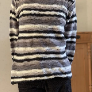 Tröja - Så mysig och mjuk. Fint skick. Älskar men säljer då den ej kommit till större användning.