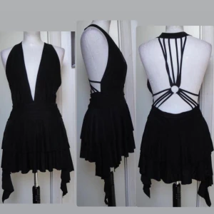 unik vintage klänning y2k - köptes på 90-talet. storlek: S-M. stretchigt tyg. mycket bra skick. möts i stockholm eller fraktar 🖤