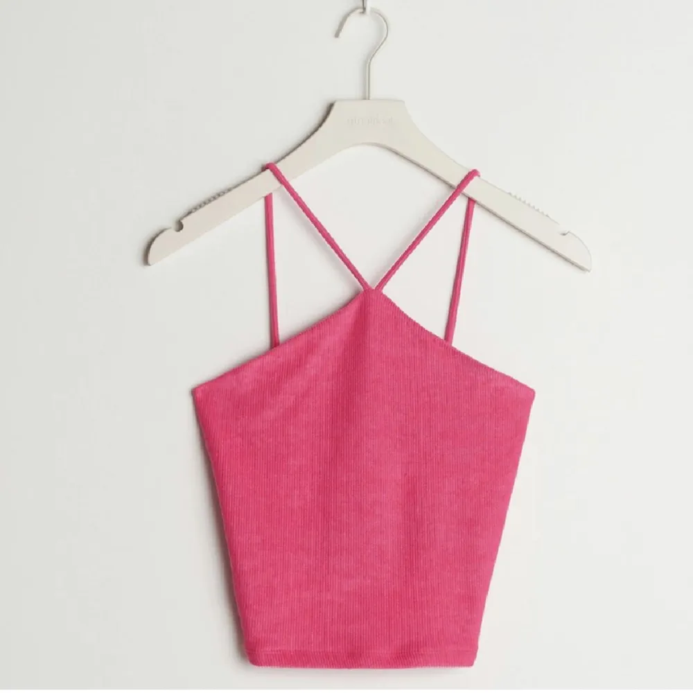 Säljer detta rosa linne från zara i storlek s som är i nyskick💗. Toppar.