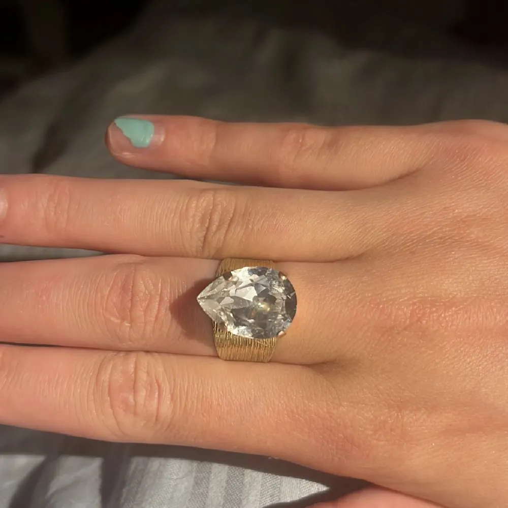 Ring från Caroline svedbom.  Kom med prisförslag, fint skick ❤️  Lite färgändring på undersidan men inget man ser❤️. Accessoarer.